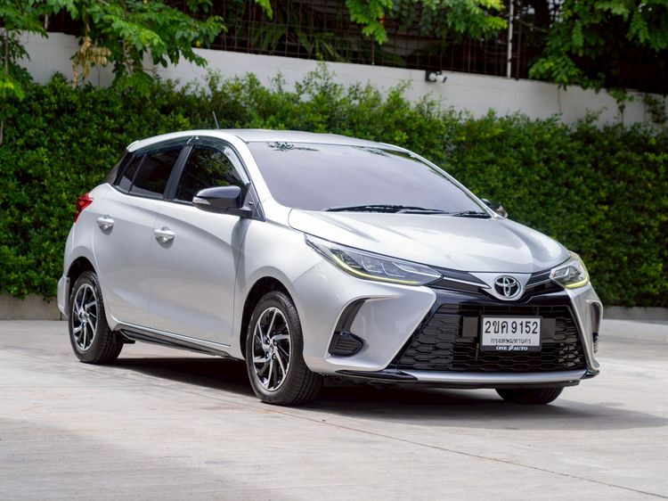 รถ Toyota Yaris 1.2 Sport สี เงิน