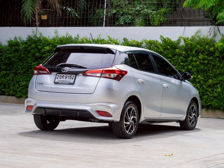 Toyota Yaris 2021 1.2 Sport Sedan เบนซิน ไม่ติดแก๊ส เกียร์อัตโนมัติ เงิน รูปที่ 4