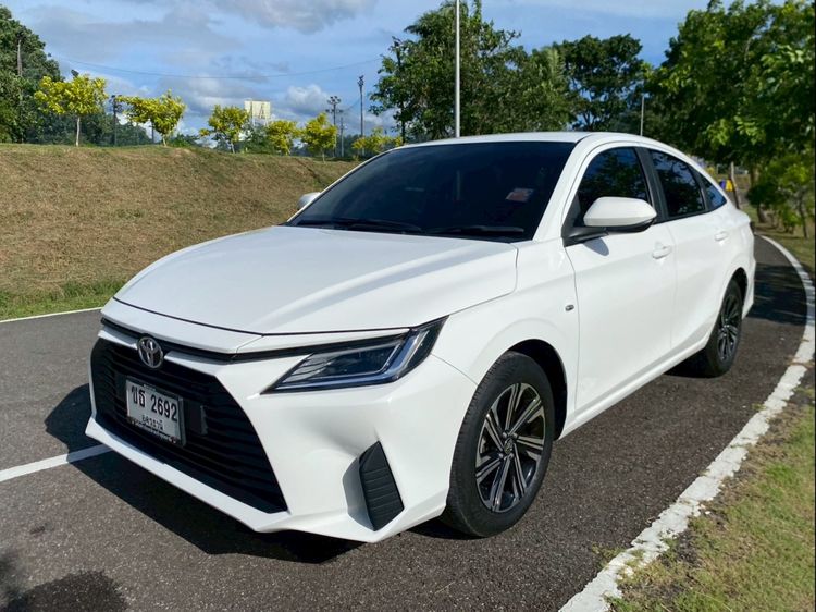 รถ Toyota Yaris ATIV 1.2 Sport สี ขาว