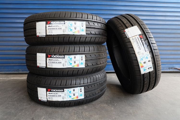 🚩 ยางใหม่ Yokohama รุ่น Bluearth-ES ES32 ขนาด 215 60R16 ปี25