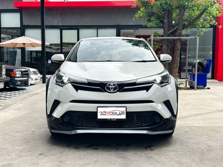 Toyota C-HR 2019 1.8 Entry Utility-car เบนซิน เกียร์อัตโนมัติ ขาว รูปที่ 2