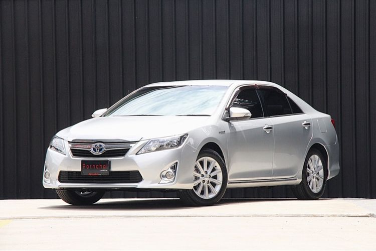 รถ Toyota Camry 2.5 Hybrid Premium สี บรอนซ์เงิน