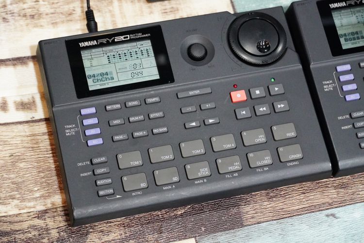 YAMAHA RY20 ริทึ่มบอกซ์กดฟิลส่งได้ เสียงแน่นคมชัด มีเบส แถมอะแด้ปเตอร์
