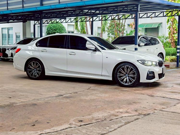 BMW Series 3 2021 320d Sedan ดีเซล ไม่ติดแก๊ส เกียร์อัตโนมัติ ขาว รูปที่ 2
