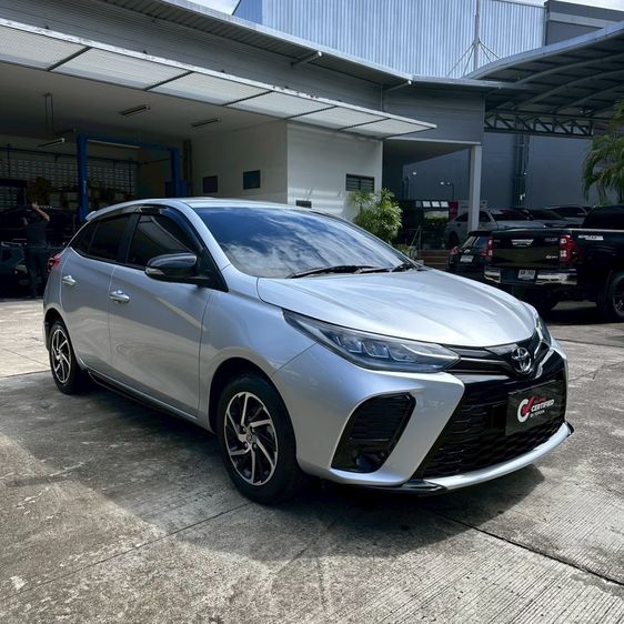 รถ Toyota Yaris 1.2 Sport สี บรอนซ์เงิน