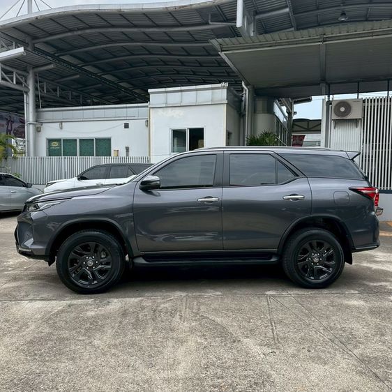 Toyota Fortuner 2025 2.4 Leader G Utility-car ดีเซล ไม่ติดแก๊ส เกียร์อัตโนมัติ เทา รูปที่ 4