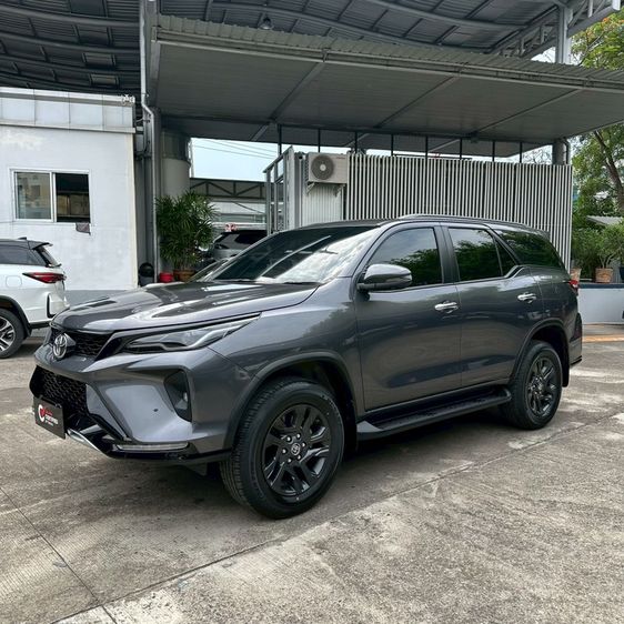 Toyota Fortuner 2025 2.4 Leader G Utility-car ดีเซล ไม่ติดแก๊ส เกียร์อัตโนมัติ เทา รูปที่ 3