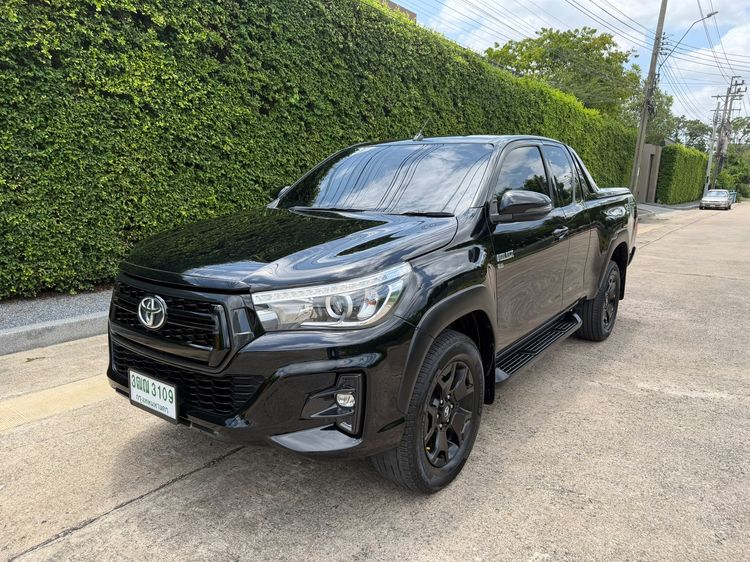 รถ Toyota Hilux Revo 2.8 Prerunner G Rocco สี ดำ
