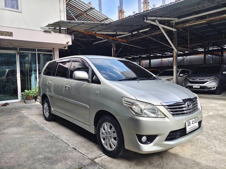 รถ Toyota Innova 2.0 G สี บรอนซ์เงิน