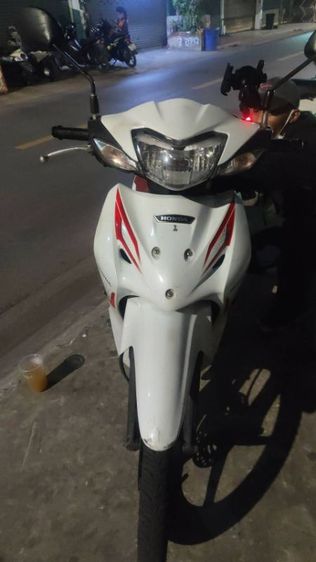 ขาย Honda Wave 110i สีขาว–แดง รถใช้งานปกติ เครื่องติดง่าย เดินเบานิ่ง พร้อมใช้งาน เหมาะสำหรับขี่ไปทำงาน ใช้งานทั่วไป หรือวิ่งส่งของ