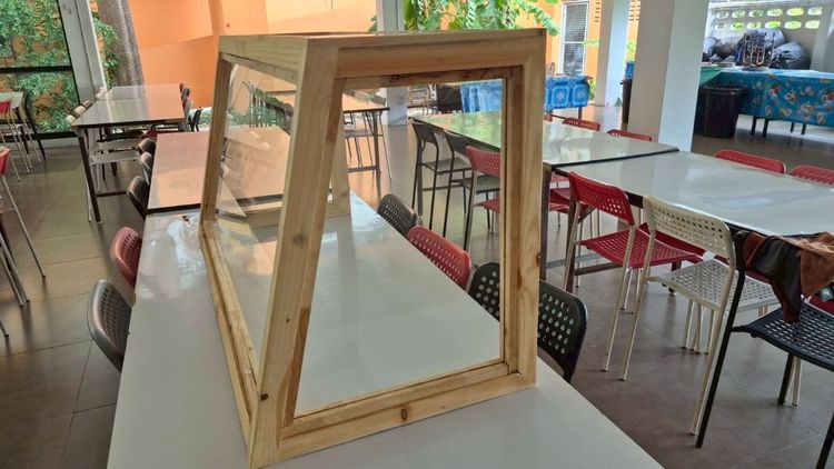 ตู้ขาหมู ตู้กระจกไม้หนา ขนาด 120x50x60 ซม. สภาพนางฟ้าเหมือนมือหนึ่ง ใช้งานน้อย รูปที่ 4