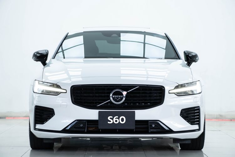 Volvo S60 2021 2.0 T8 R-Design 4WD Sedan ปลั๊กอินไฮบริด (PHEV) ไม่ติดแก๊ส เกียร์อัตโนมัติ ขาว รูปที่ 4