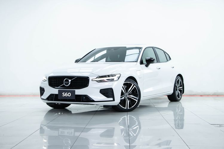 Volvo S60 2021 2.0 T8 R-Design 4WD Sedan ปลั๊กอินไฮบริด (PHEV) ไม่ติดแก๊ส เกียร์อัตโนมัติ ขาว