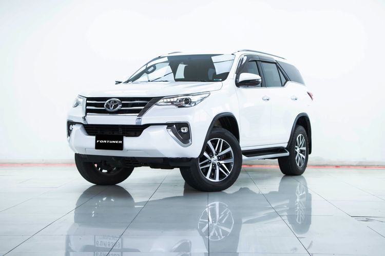Toyota Fortuner 2018 2.4 V Utility-car ดีเซล ไม่ติดแก๊ส เกียร์อัตโนมัติ ขาว