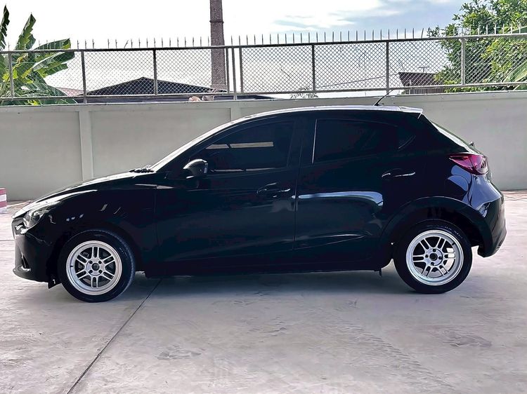 Mazda Mazda 2 2016 1.3 High Connect Sedan เบนซิน ไม่ติดแก๊ส เกียร์อัตโนมัติ ดำ รูปที่ 2