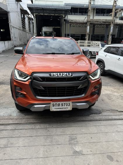 รถ Isuzu D-MAX 3.0 Vcross M 4WD สี ส้ม