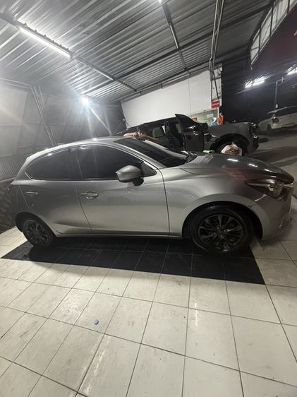 รถ Mazda Mazda 2 1.3 สี บรอนซ์เงิน