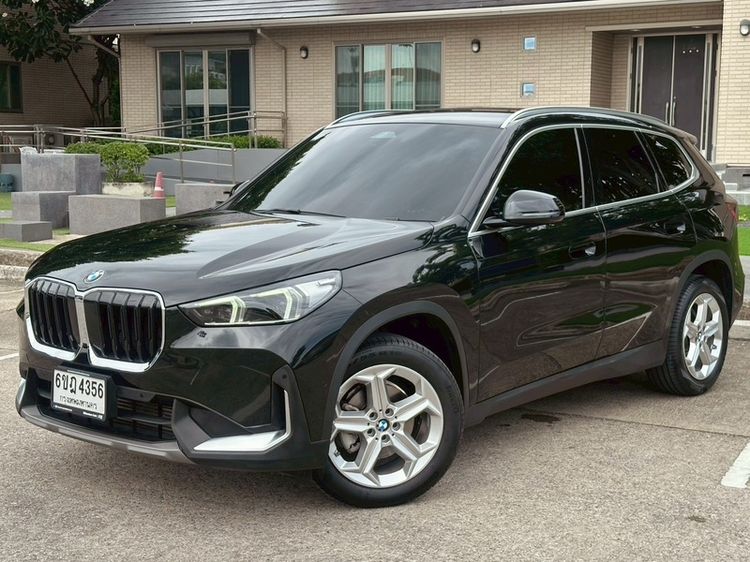 BMW X1 2023 1.5 sDrive18i xLine Utility-car เบนซิน เกียร์อัตโนมัติ ดำ