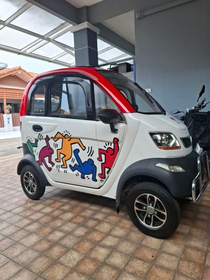 mini electric car had its battery replaced. รถไฟฟ้าขนาดเล็ก เพิ่งเปลี่ยนแบตใหม่ electric  batter