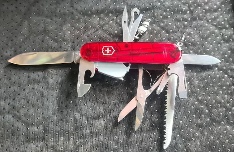 Victorinox huntsman lite
