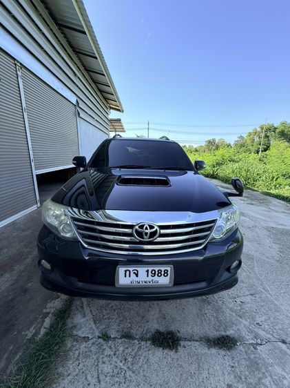 รถ Toyota Fortuner 3.0 V 4WD สี ดำ