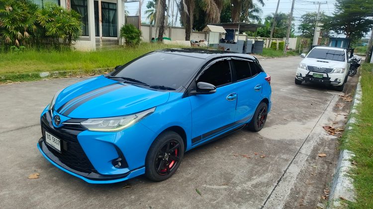 Toyota Yaris Sport Premium Black roof ปี 2021