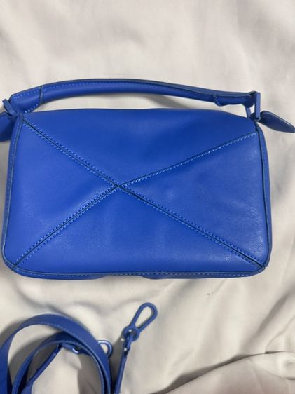 ส่งต่อ Loewe Small Puzzle Bag In Satin Calfskin Scuba Blue มือสอง รูปที่ 2