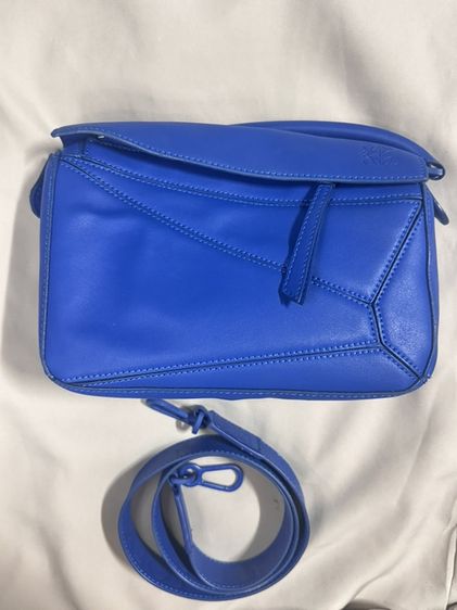 ส่งต่อ Loewe Small Puzzle Bag In Satin Calfskin Scuba Blue มือสอง