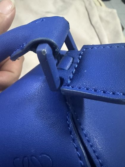ส่งต่อ Loewe Small Puzzle Bag In Satin Calfskin Scuba Blue มือสอง รูปที่ 12