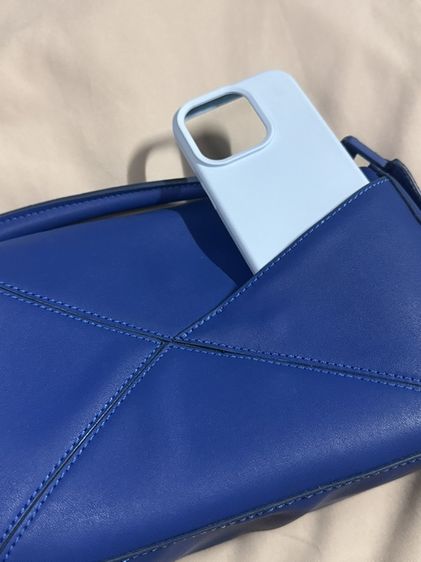 ส่งต่อ Loewe Small Puzzle Bag In Satin Calfskin Scuba Blue มือสอง รูปที่ 8