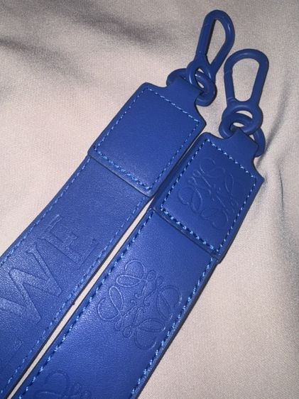 ส่งต่อ Loewe Small Puzzle Bag In Satin Calfskin Scuba Blue มือสอง รูปที่ 6