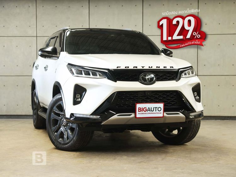 รถ Toyota Fortuner 2.8 Legender Black Top 4WD สี ขาว