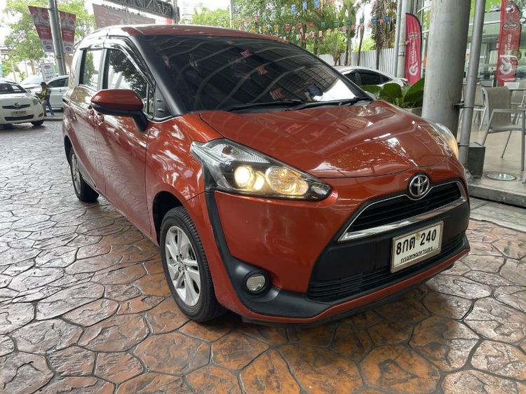 รถ Toyota Sienta 1.5 G สี ส้ม