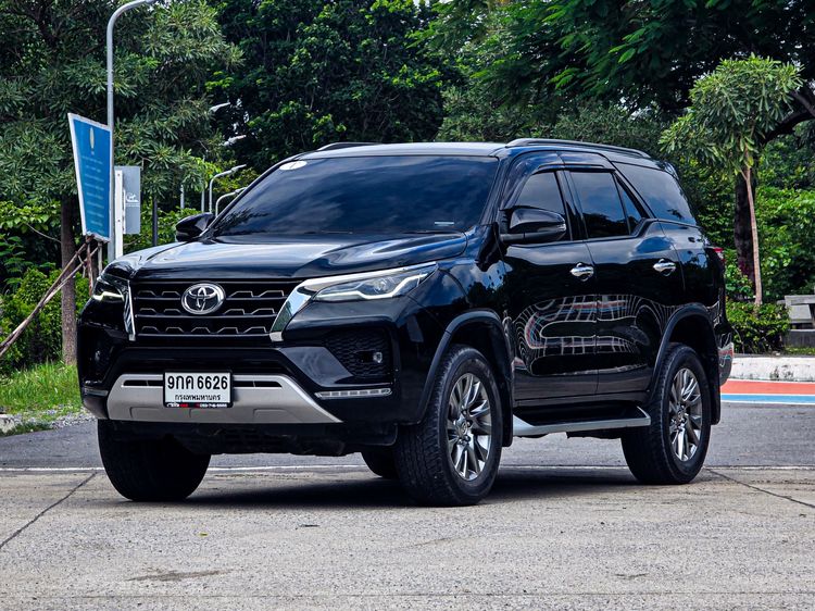 รถ Toyota Fortuner 2.4 G สี ดำ