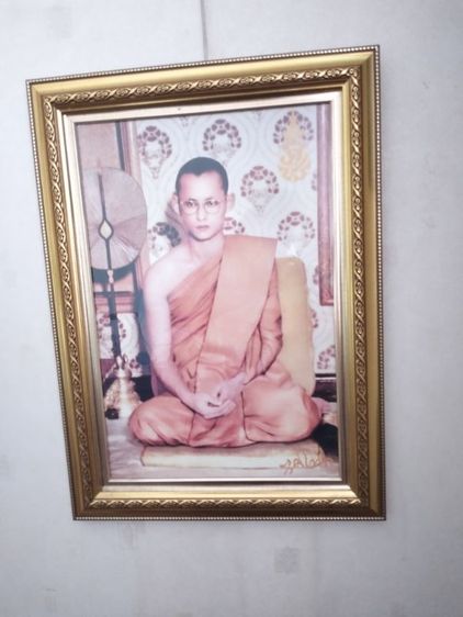 พระบรมฉายาลักษณ์ในหลวง ร.9 ทรงผนวช อันทรงคุณค่า (ราคาถูก)