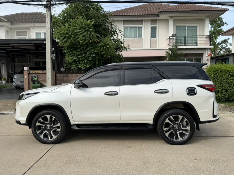 Toyota Fortuner 2020 2.4 Legender Black Top Utility-car ดีเซล ไม่ติดแก๊ส เกียร์อัตโนมัติ ขาว รูปที่ 4