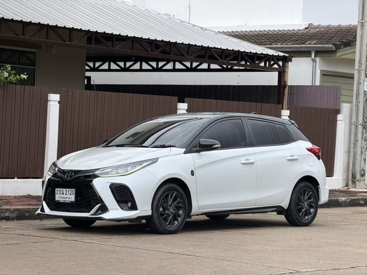 รถ Toyota Yaris 1.2 Sport Premium สี ขาว
