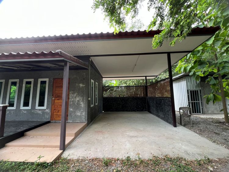 มีบางส่วน ให้เช่าบ้านเดี่ยวชั้นเดียว 30 ตร.ว. 1 ห้องนอน 1 ห้องน้ำ บ้านในสวน ร่มรื่น อำเภอเดิมบางนางบวช จ.สุพรรณบุรี รูปที่ 2
