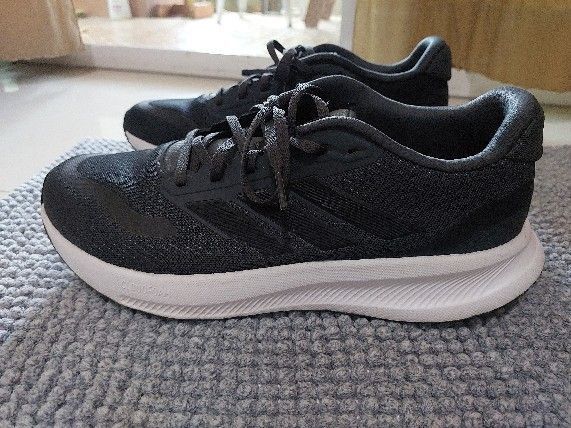 รองเท้าวิ่ง adidas