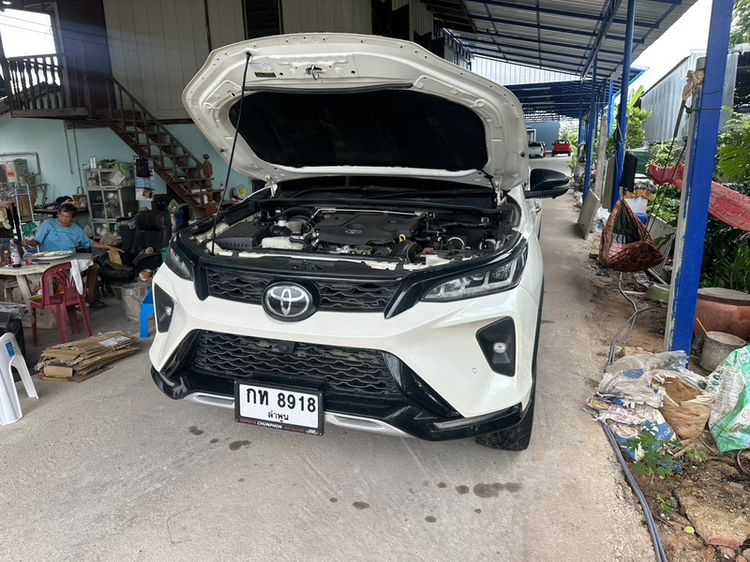 Toyota Fortuner 2021 2.8 Legender Black Top 4WD Utility-car ดีเซล ไม่ติดแก๊ส เกียร์อัตโนมัติ ขาว รูปที่ 4
