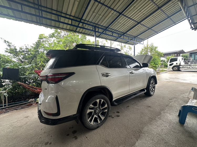 Toyota Fortuner 2021 2.8 Legender Black Top 4WD Utility-car ดีเซล ไม่ติดแก๊ส เกียร์อัตโนมัติ ขาว รูปที่ 3