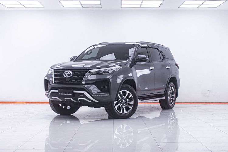 รถ Toyota Fortuner 2.4 G สี เทา