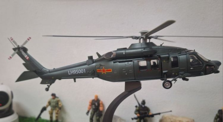 โมเดลเฮลิคอปเตอร์ Z-20 เป็นโลหะ ยาว 36 ซม. รูปที่ 5