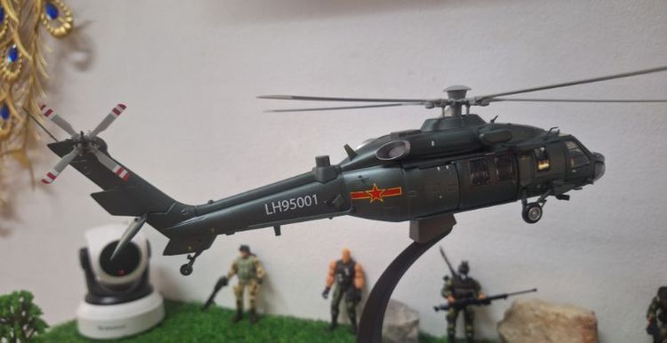 โมเดลเฮลิคอปเตอร์ Z-20 เป็นโลหะ ยาว 36 ซม. รูปที่ 4