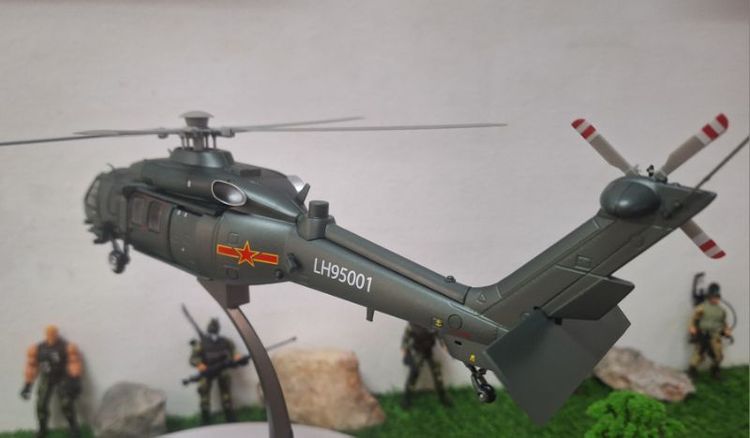 โมเดลเฮลิคอปเตอร์ Z-20 เป็นโลหะ ยาว 36 ซม. รูปที่ 3