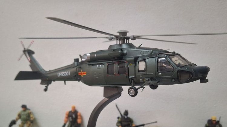 โมเดลเฮลิคอปเตอร์ Z-20 เป็นโลหะ ยาว 36 ซม. รูปที่ 2