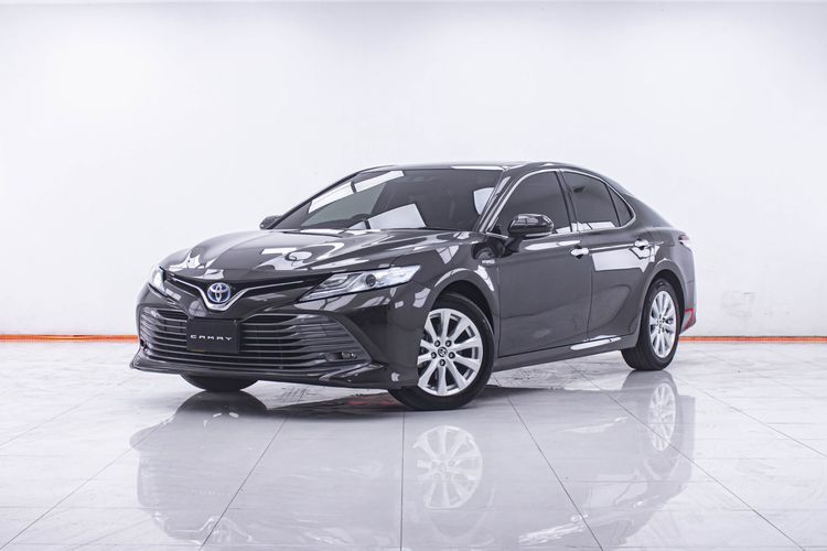 รถ Toyota Camry 2.5 HV สี เทา