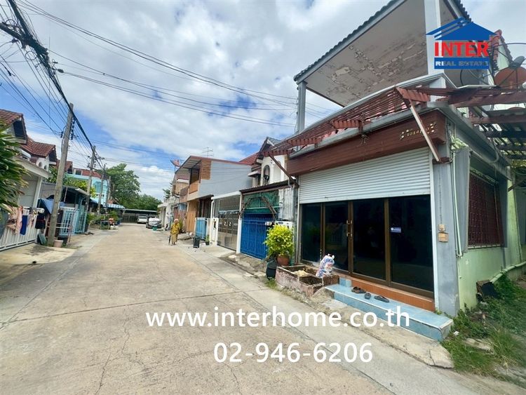 ทาวน์เฮ้าส์ 2 ชั้น 20 ตร.ว. หมู่บ้านศรีเพชร ซอยเพชรเกษม106 ถนนเพชรเกษม เขตหนองแขม กรุงเทพมหานคร