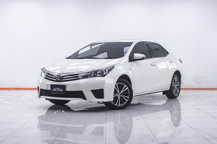 รถ Toyota Altis 1.8 E สี ขาว