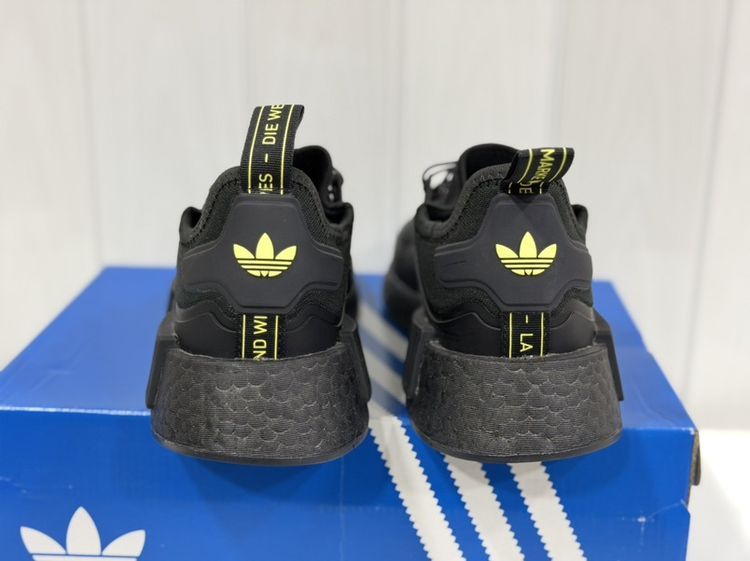 Adidas NMD R1 รูปที่ 3
